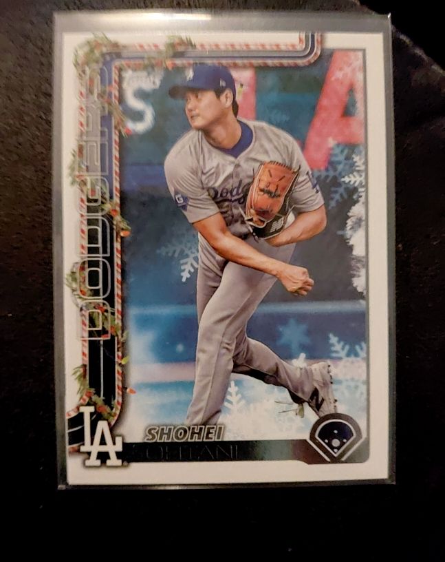 2025 Topps Holiday #H1 Shohei Ohtani — front
