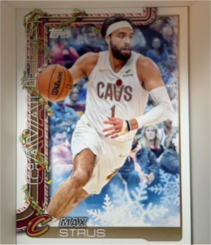 2025-26 Topps Holiday #H67 Max Strus — front