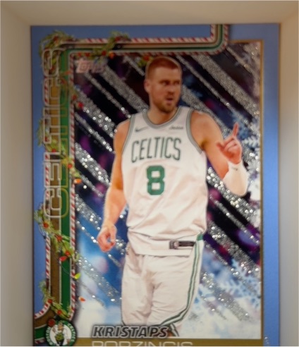 2025 Topps Holiday #H8 Kristaps Porzingis — front