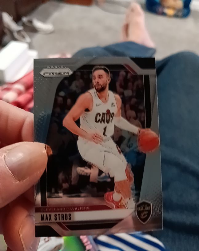 2024-25 Panini Prizm #27 Max Strus — front