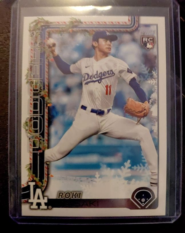 2025 Topps Holiday #H23 Roki Sasaki — front