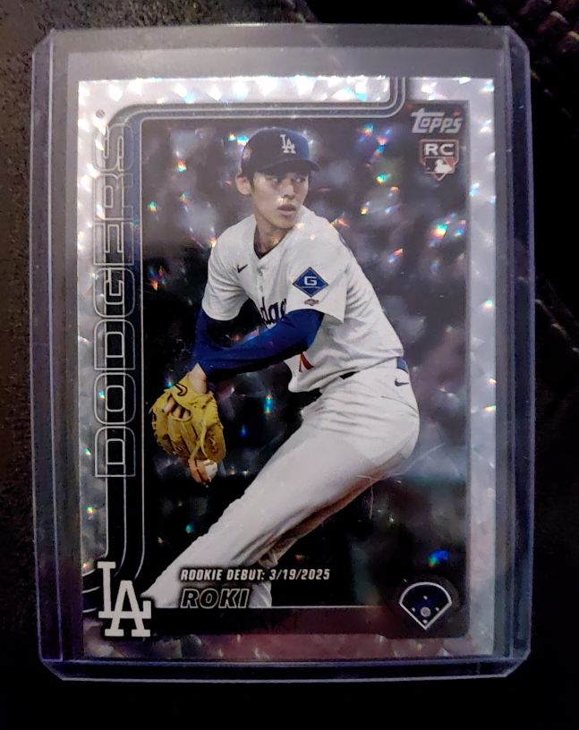 2025 Topps Update Series #US199 Roki Sasaki Rookie Debut — front