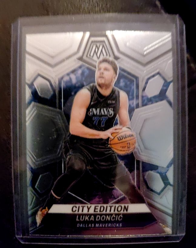 2023-24 Panini Mosaic City Edition #285 Luka Dončić — front
