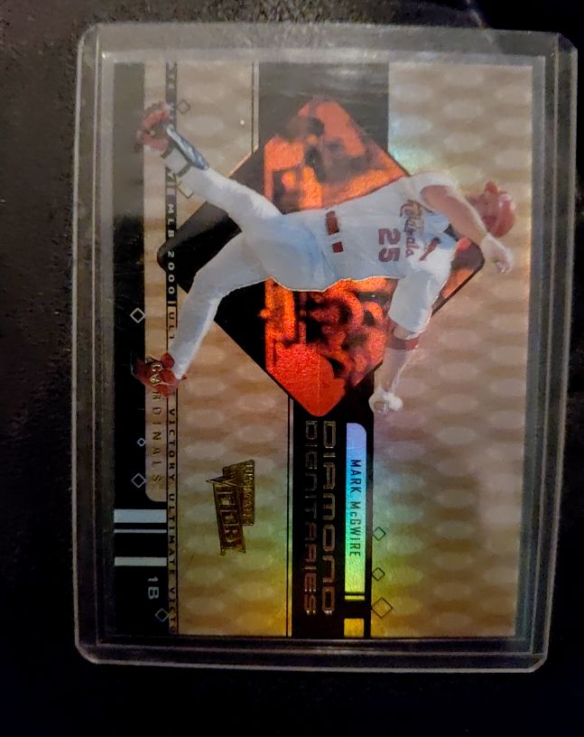 2000 Upper Deck Ultimate Victory Diamond Dignitaries #D8 Mark McGwire — front