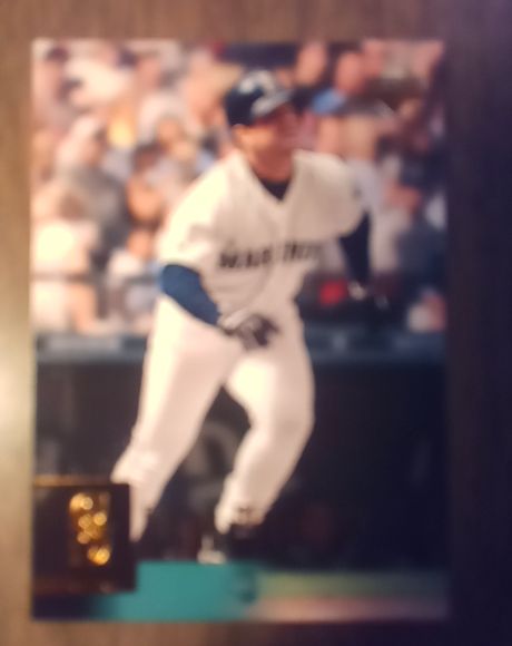 1995 Topps D3 #Ken Griffey Jr — front