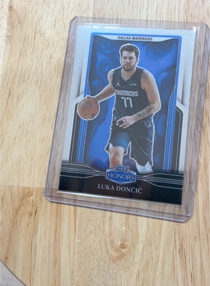 2021-22 Panini Chronicles Honors #686 Luka Dončić — front