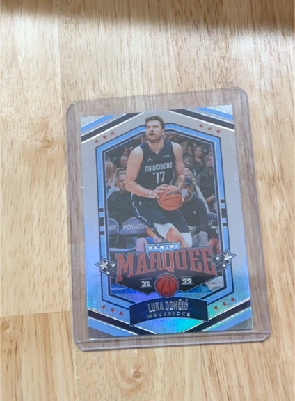2021-22 Panini Chronicles Marquee #356 Luka Dončić — front