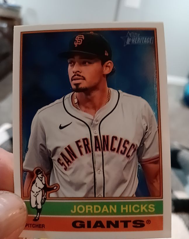 2025 Topps Heritage #100 Jordan Hicks — front