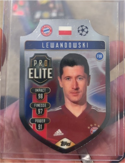 2021-22 Topps Match Attax Pro Elite Shield #SH12 Robert Lewandowski — front