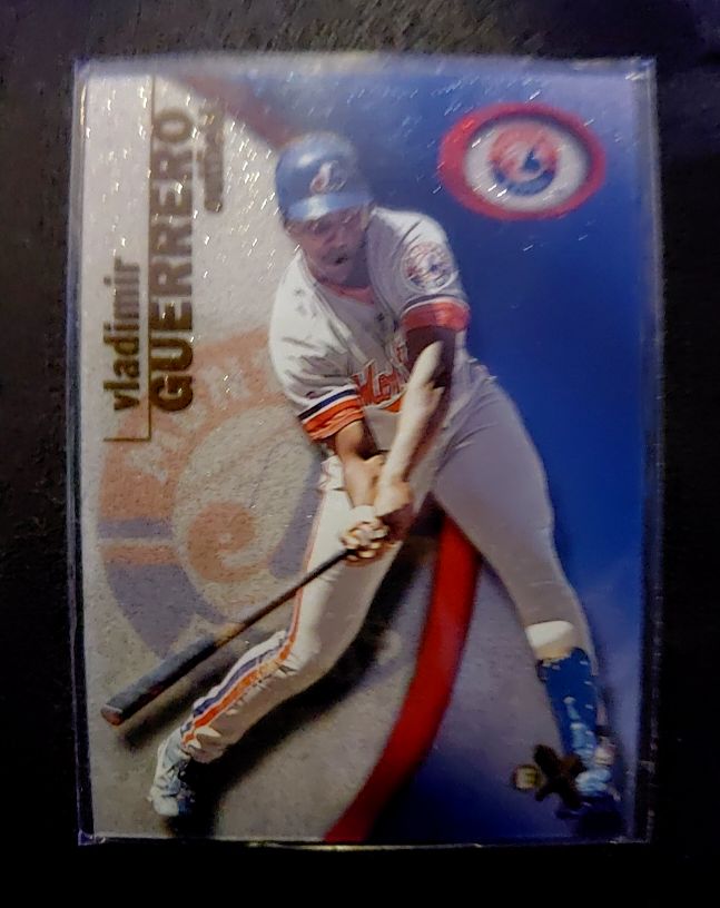 2001 Fleer E-X #22 Vladimir Guerrero — front