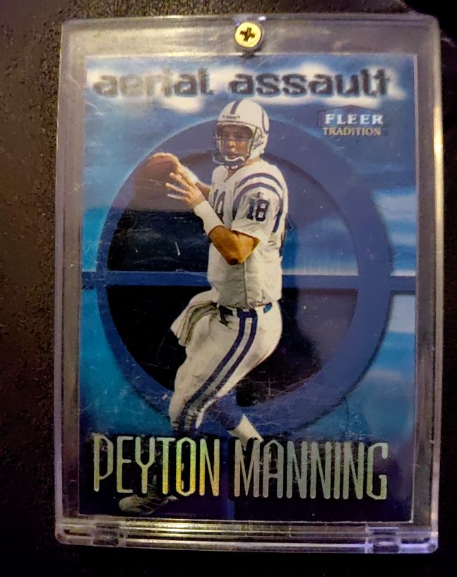 1999 Fleer Tradition Aerial Assault #10 Peyton Manning — front