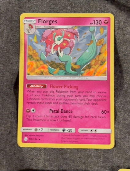 2019 Pokémon TCG Cosmic Eclipse #152 Florges — front