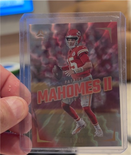2024 Panini Luminance #32 Patrick Mahomes II — front