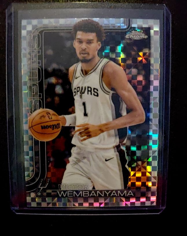 2025-26 Topps Chrome #221 Victor Wembanyama — front