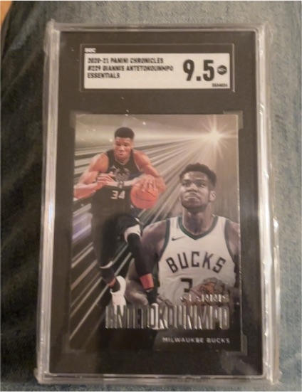 2020-21 Panini Chronicles #Essentials Giannis Antetokounmpo — front