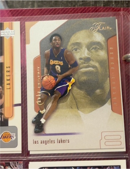 2001-02 Fleer Flair #8 Kobe Bryant — front