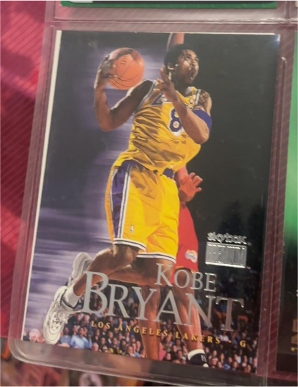 1999-00 SkyBox Premium #50 Kobe Bryant — front