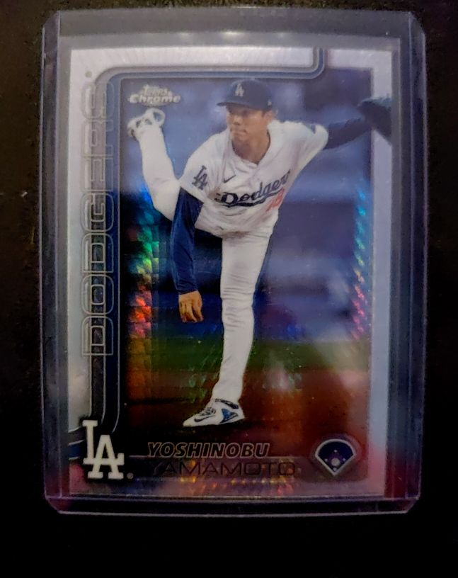 2025 Topps Chrome #179 Yoshinobu Yamamoto — front