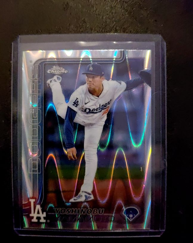 2025 Topps Chrome #179 Yoshinobu Yamamoto — front