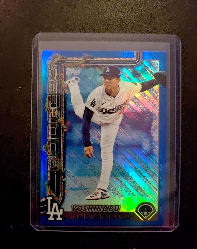 2025 Topps Holiday #H159 Yoshinobu Yamamoto — front