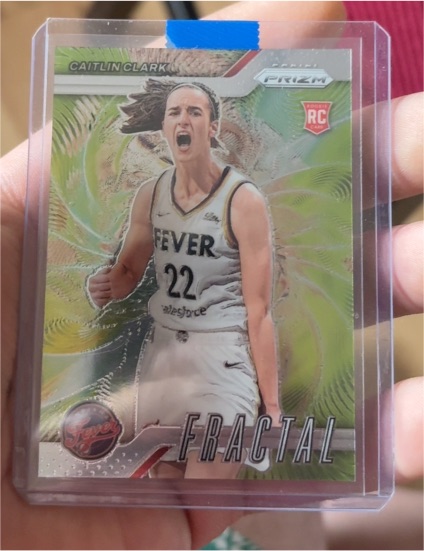 2024 Panini Prizm WNBA #1 Caitlin Clark Fractal Rookie Card — front