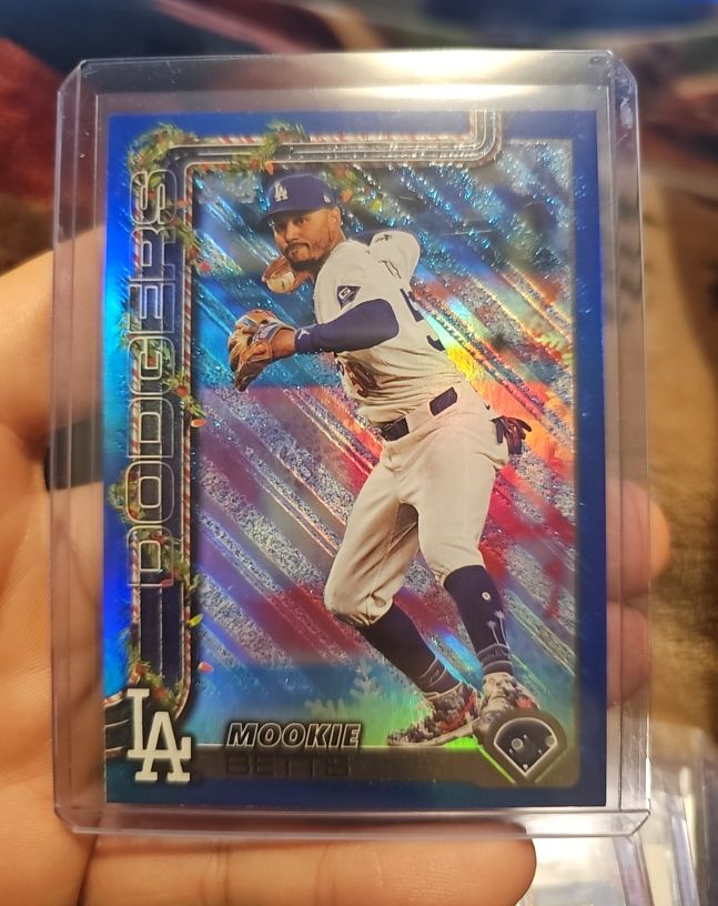 2025 Topps Holiday #H52 Mookie Betts Silver Glitter — front