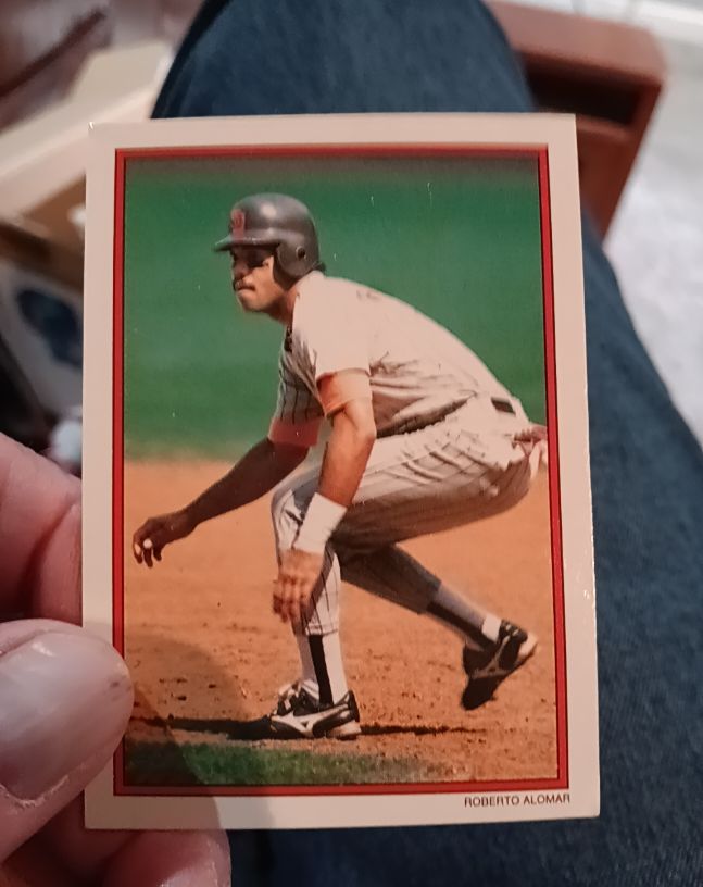 1990 Topps #27 Roberto Alomar — front