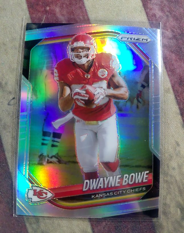 2012 Panini Prizm #174 Dwayne Bowe — front