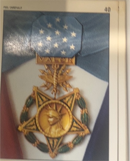 1991 Topps Desert Storm #40 Medal of Honor — front