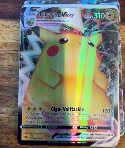 2020 Pokémon Vivid Voltage #044 Pikachu VMAX — front