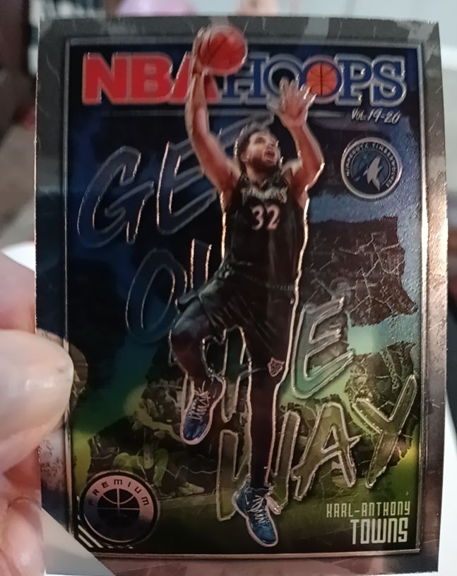 2019-20 Panini NBA Hoops #3 Karl-Anthony Towns Get Out the Way — front