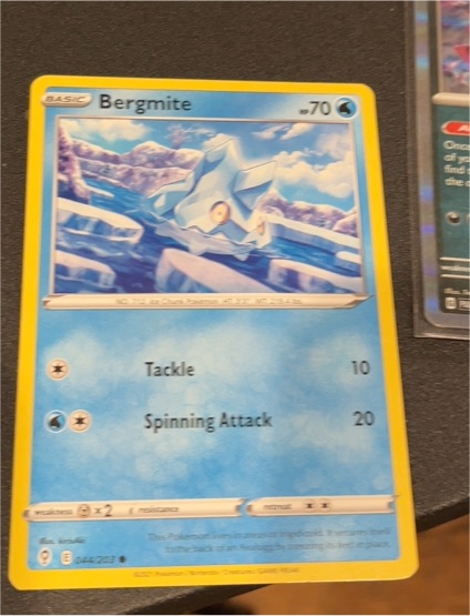 2021 Pokémon SWSH07: Evolving Skies #044 Bergmite — front