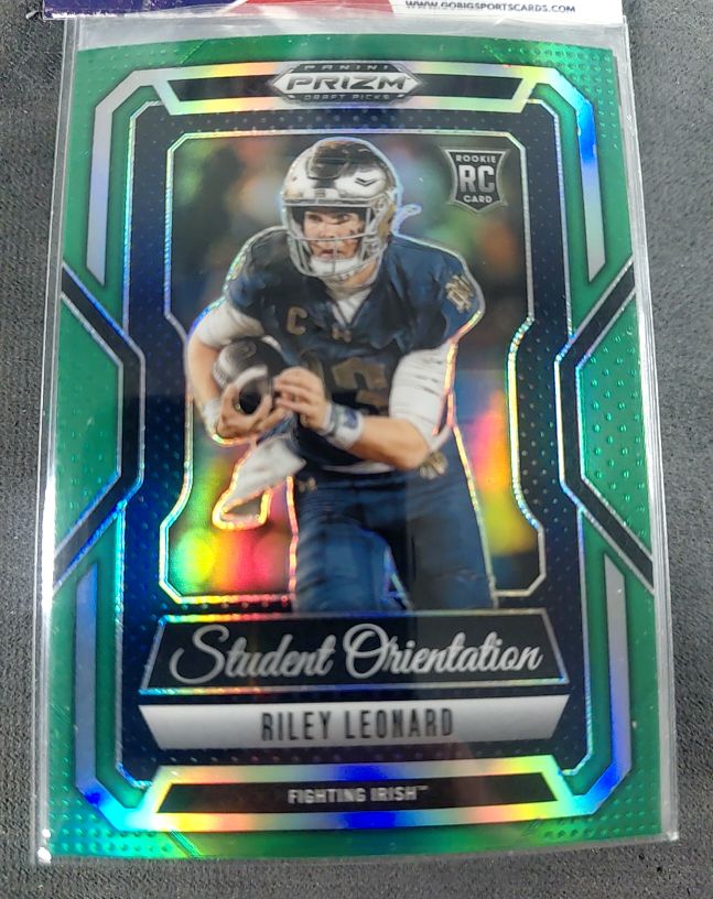 2025 Panini Prizm Draft Picks #20 Riley Leonard Student Orientation Green Prizm Rookie Card — front