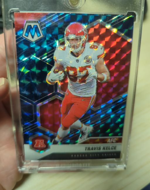 2021 Panini Mosaic #4 Travis Kelce — front