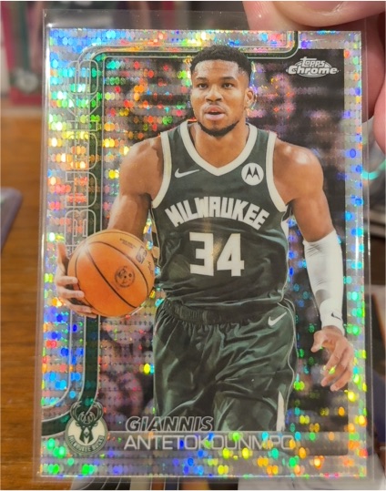 2025-26 Topps Chrome #137 Giannis Antetokounmpo — front