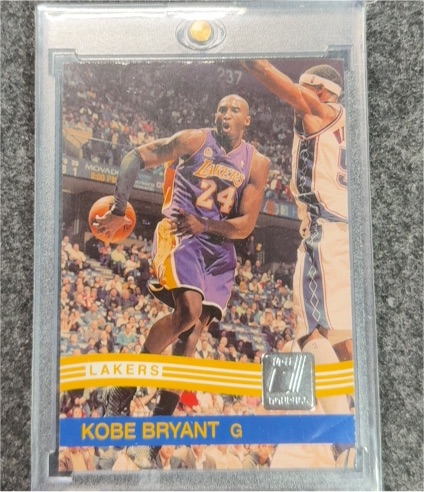 2010-11 Donruss #203 Kobe Bryant — front