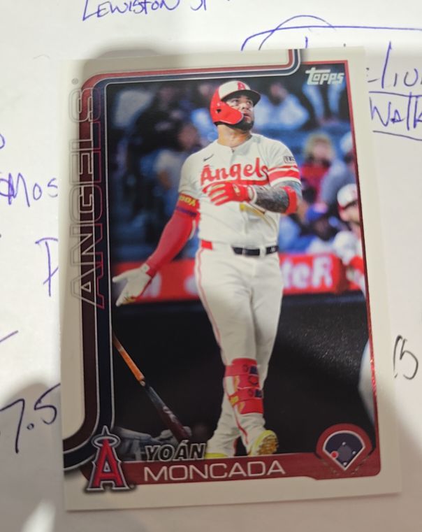 2025 Topps Update #US24 Yoán Moncada — front