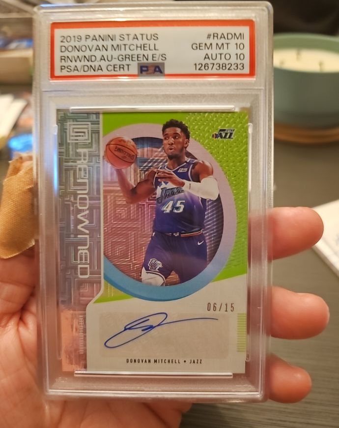 2019 Panini Status #RADMI Donovan Mitchell — front