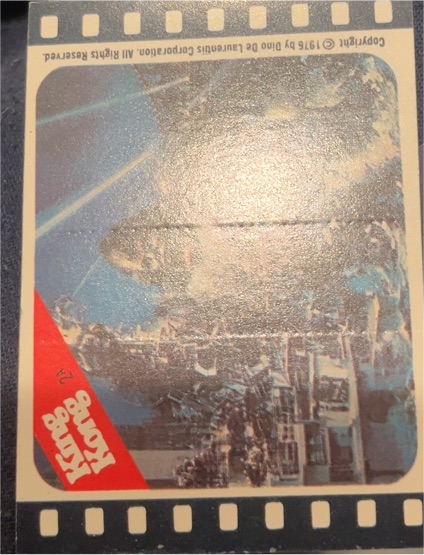 1976 Topps King Kong #2A Kong Attacks New York Harbor! — front