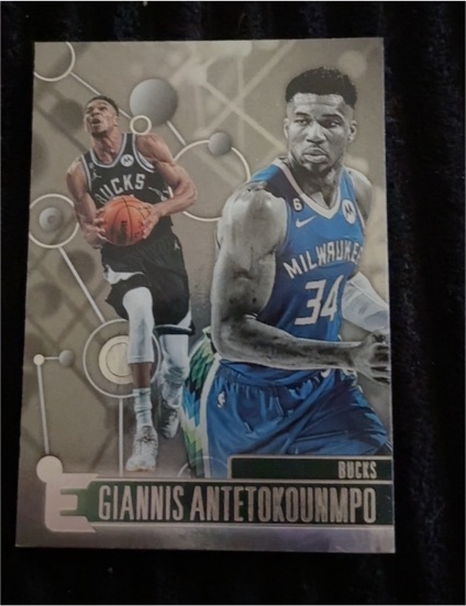 2022-23 Panini Chronicles Essentials #232 Giannis Antetokounmpo — front
