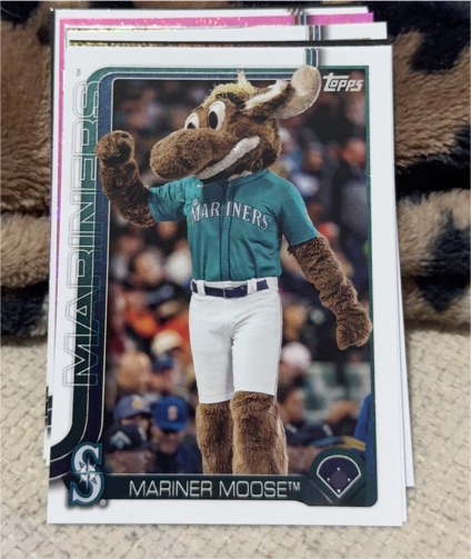2025 Topps Series 1 #M-21 Mariner Moose — front