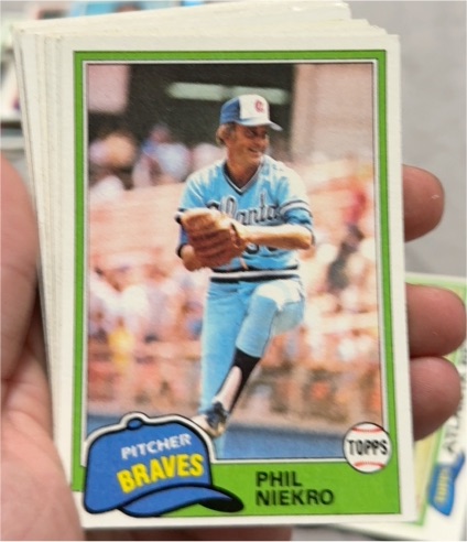 1981 Topps #387 Phil Niekro — front