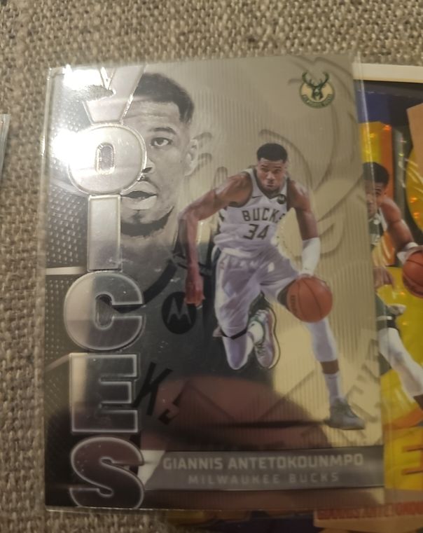 2025-26 Topps Chrome #VS-2 Giannis Antetokounmpo Voices Insert — front