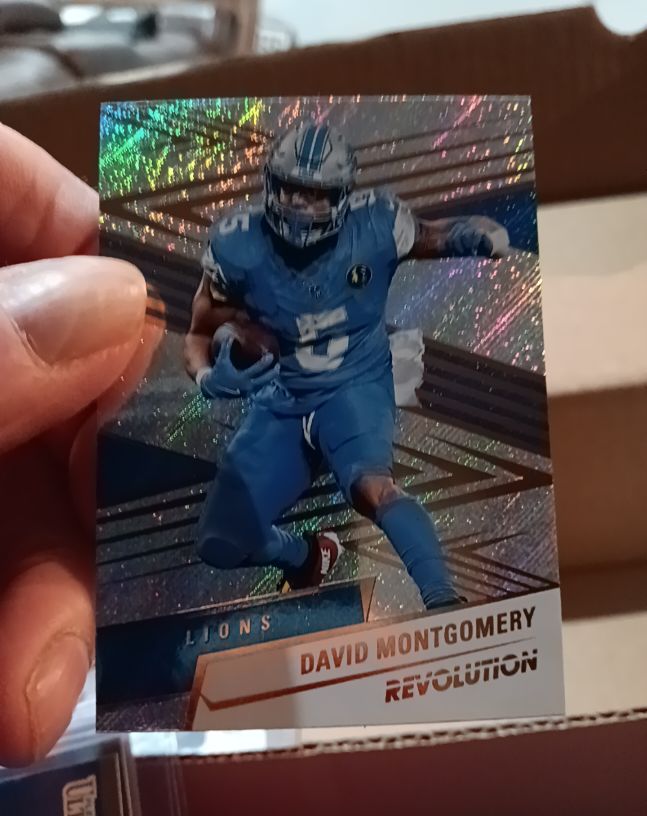 2025 Panini Revolution #105 David Montgomery — front
