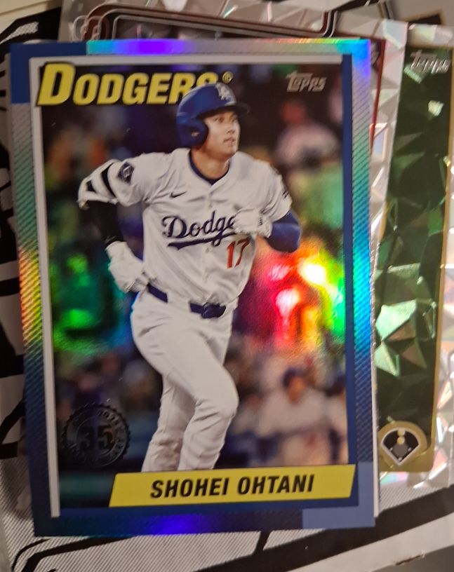 2025 Topps Update Series 1990 #U90-33 Shohei Ohtani — front