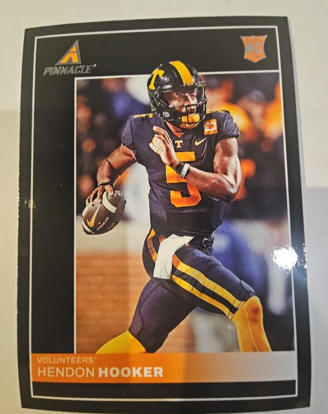2023 Panini Chronicles Draft Picks Pinnacle #14 Hendon Hooker — front