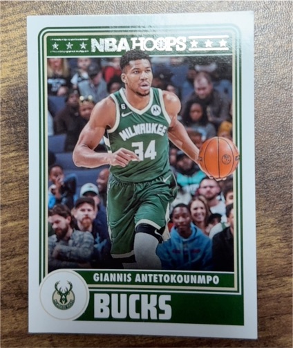 2023-24 Panini NBA Hoops #285 Giannis Antetokounmpo — front