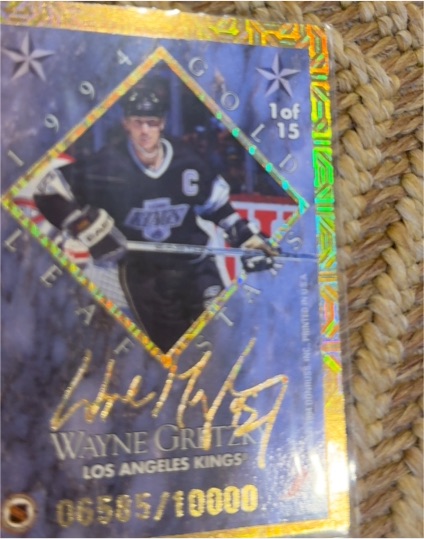 1994-95 Leaf Gold Stars #1 Wayne Gretzky — front