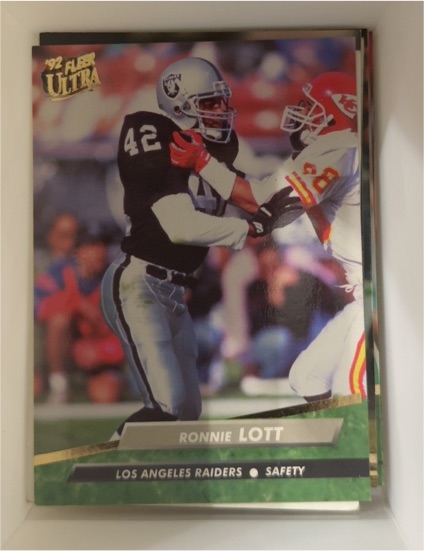 1992 Fleer Ultra #195 Ronnie Lott — front