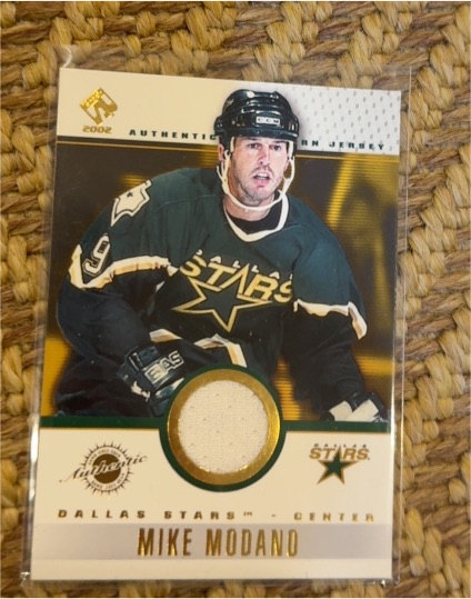 2002 Pacific Private Stock Mike Modano Game Used Jersey — front